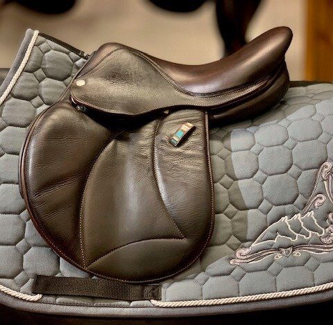 17.5" Voltaire Lexington